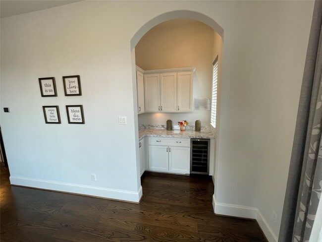 Building Photo - 15622 Broad St