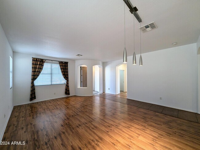 Building Photo - 1530 E Branham Ln