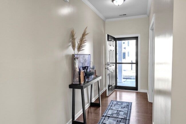 Building Photo - Large fenced yard corner lot - 4 Bedroom home in Moss Grove Plantation