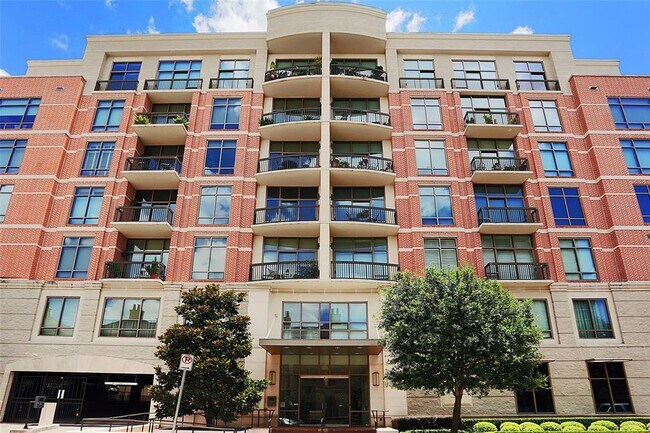 Building Photo - 2211 Briarglen Dr