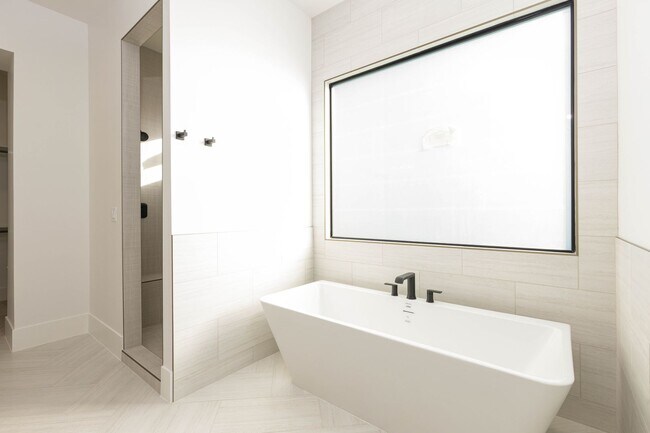 Building Photo - Brand New 6 Bed 4 Bath Rental with pool Near Sand Hollow!