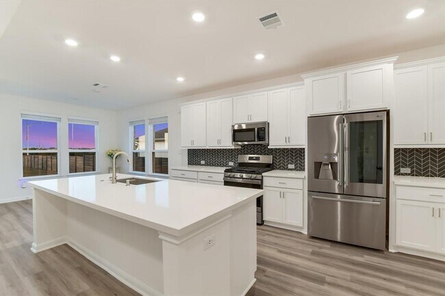 Building Photo - 737 Leeward Pass