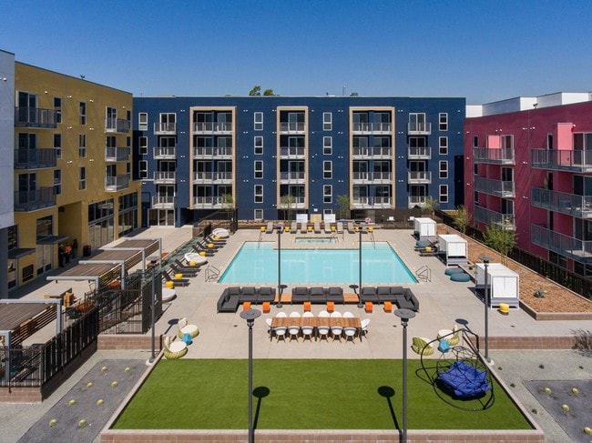 Building Photo - La Plaza Village