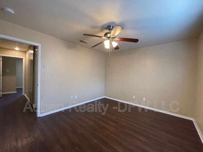 Building Photo - 121 Cambridge Dr