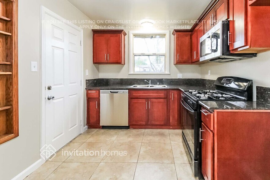 Building Photo - 2223 Juliesse Ave