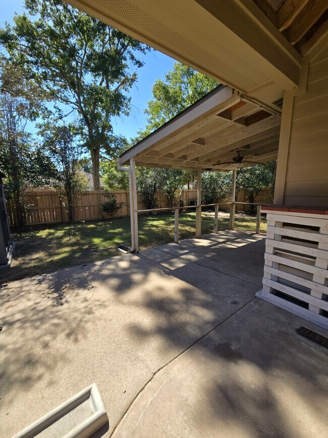 Building Photo - 9519 Willow Lodge Ct