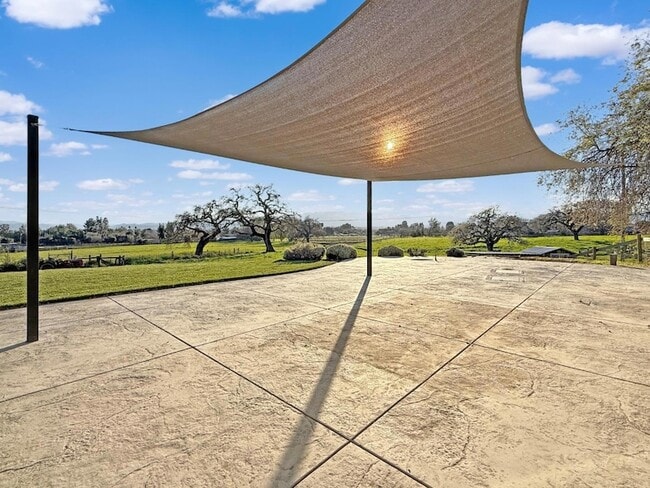 Building Photo - 2800 Roop Rd