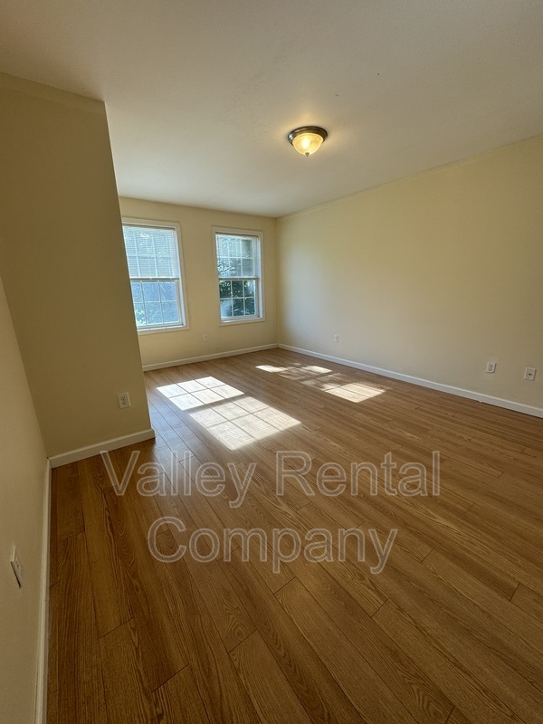 Building Photo - 201 Middle St