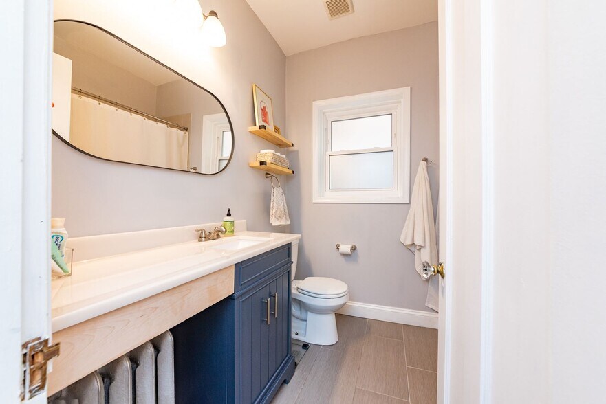 Building Photo - 4014 W Nelson St