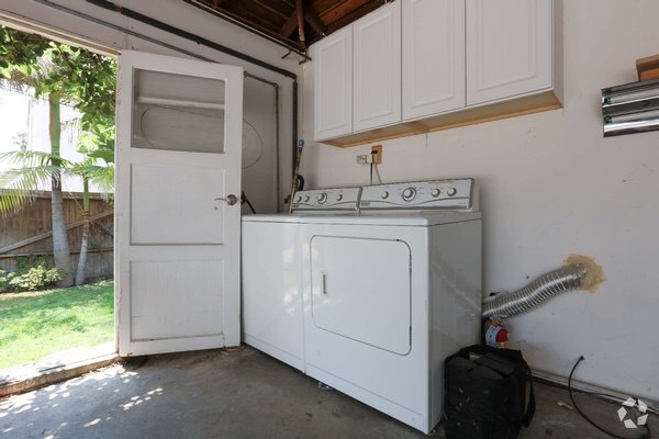 Washer and dryer in the garage - 826 21st St