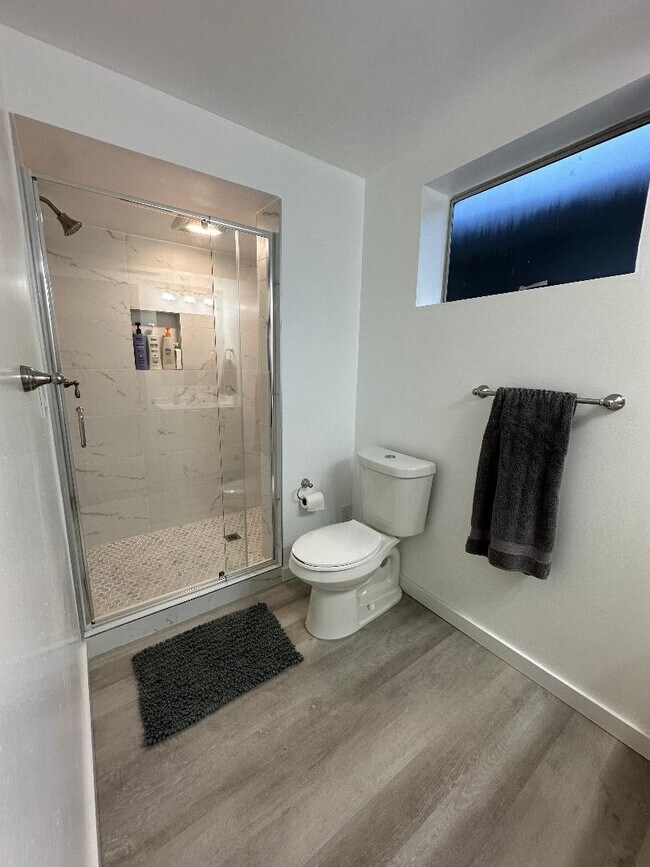 guest bathroom dowstair - 112 165th Ave NE