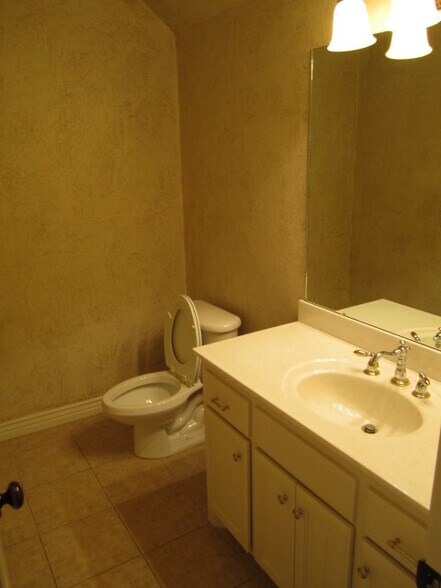 Building Photo - 136 Rue De Montserrat