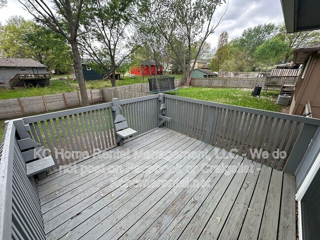 Building Photo - 1201 Golfview Dr