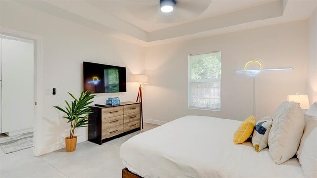 Building Photo - 627 47th St