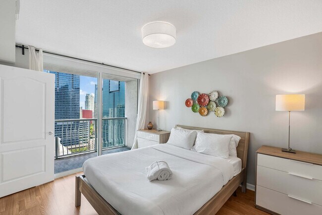 Building Photo - 1 SE 12th St