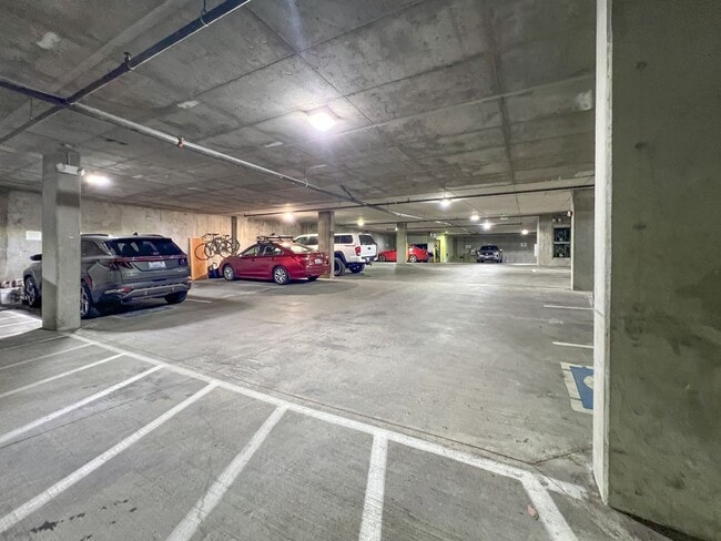 Building Photo - 1bd/1ba Seattle Condo