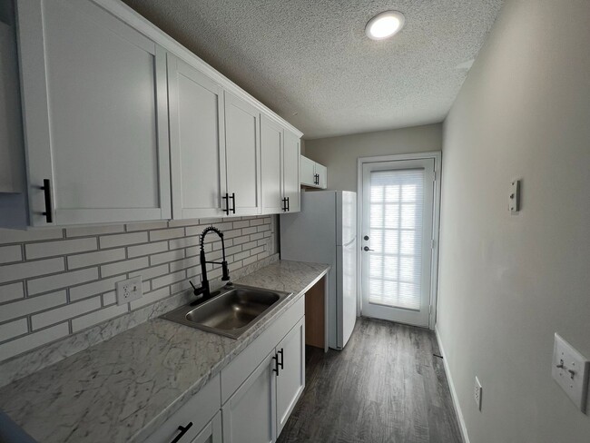 Building Photo - 185 Lanier Dr