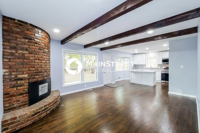 Building Photo - 4 Bedroom Pet-Friendly Home in Overland Park, KS with Main Street Renewal