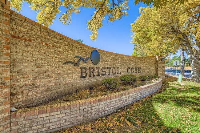 Building Photo - 7663 S Cove Cir