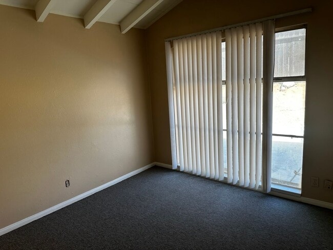 Building Photo - Riverside Home For Rent- 3 bedrooms!