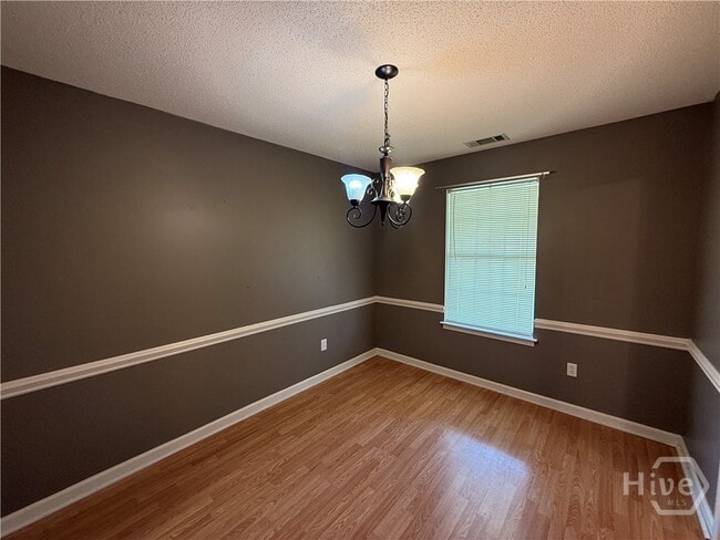 Building Photo - 211 Woodbury Ln