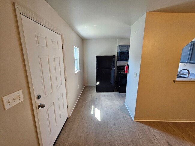 Building Photo - 1328 Lehman St