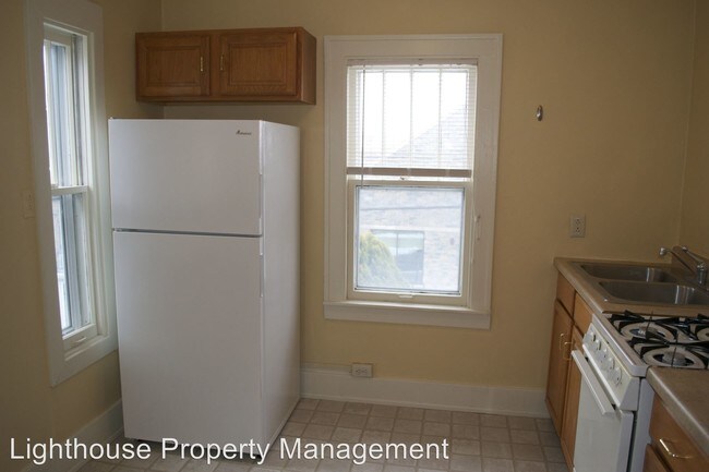 Building Photo - 224 Lyon St NE