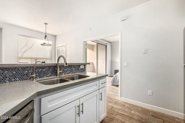 Building Photo - Lovely unit at Mira Vista Condominiums