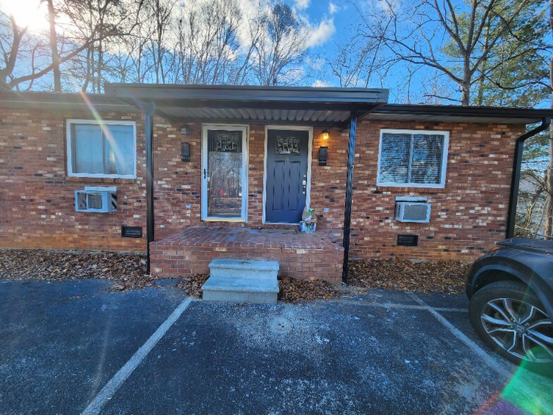 Building Photo - 22 Crescent St