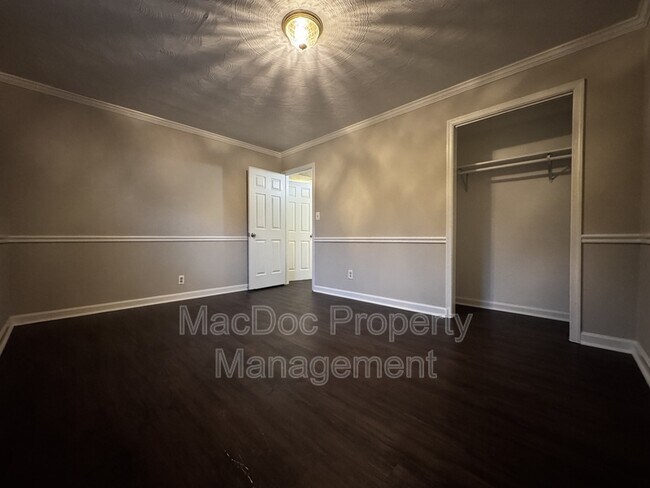 Building Photo - 7301 Drew Ln