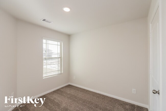 Building Photo - 25589 Roy Rogers Rd