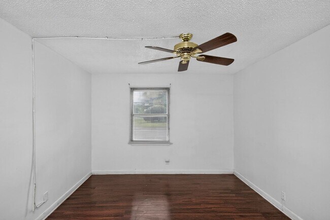 Building Photo - 2929 Selena Dr