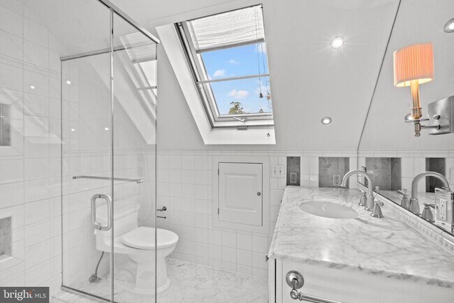 Building Photo - 6045 Edgewood Terrace