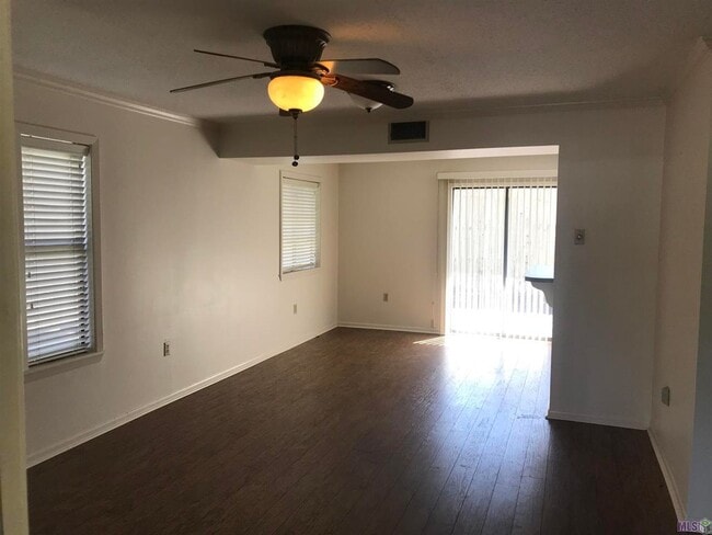 Primary Photo - Charming 2-Bedroom Townhome in Desirable P...