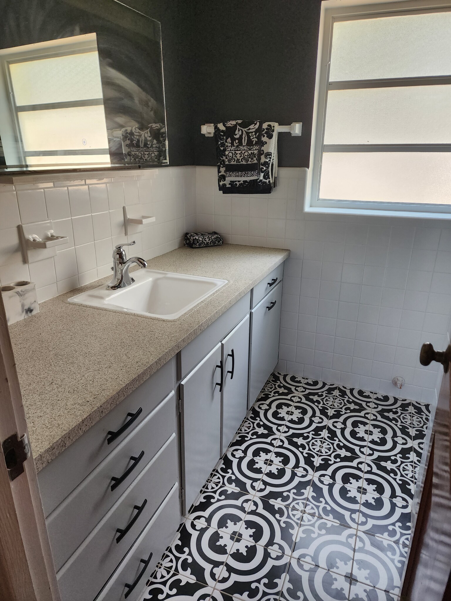 Master bath. - 117 Trout Ave