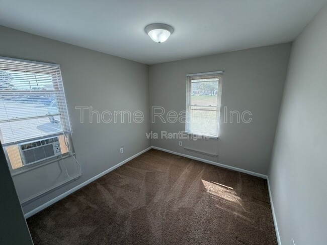 Building Photo - 400 E Northern Blvd