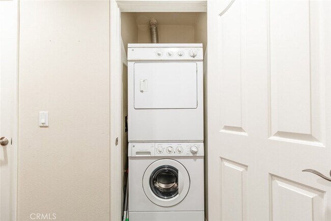 Building Photo - 14631 Dickens St