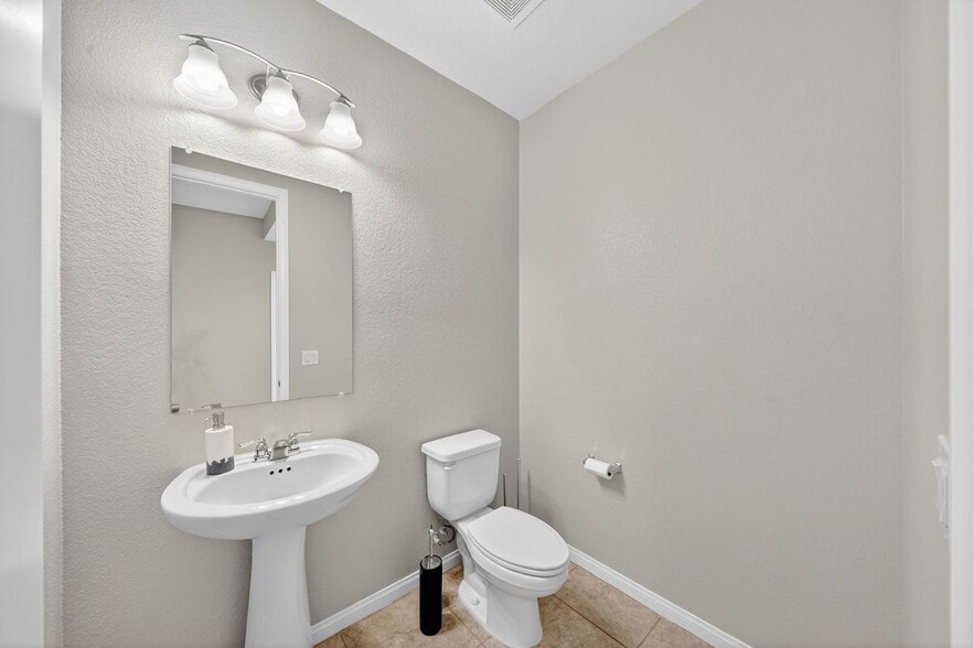 Building Photo - 8909 Wallner St