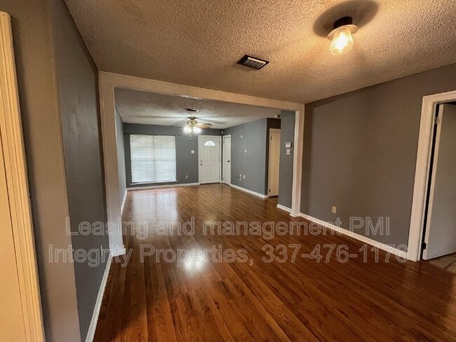 Building Photo - 107 Village Ln