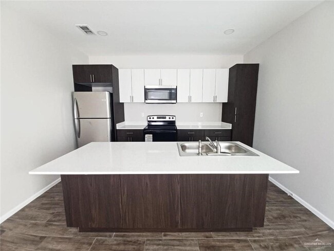 Building Photo - 11 E St