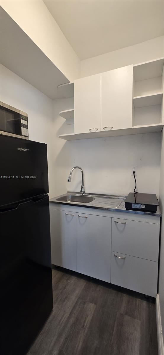 Building Photo - 8430 Harding Ave