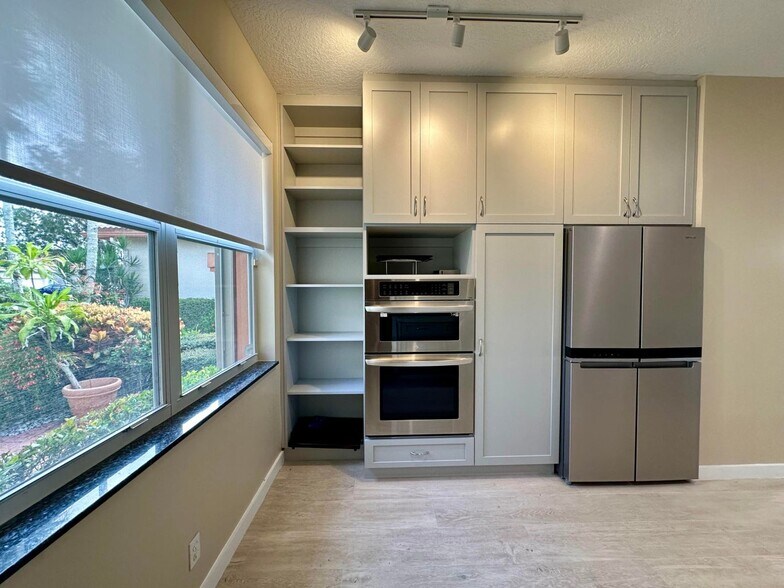 Building Photo - 5791 Island Reach Ln