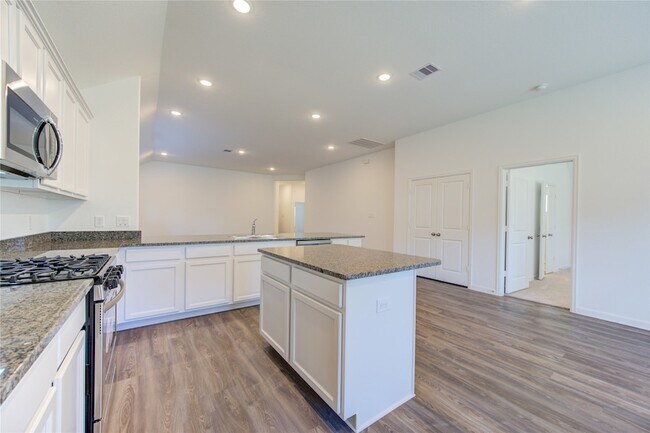 Building Photo - 5419 Tourmaline Wy