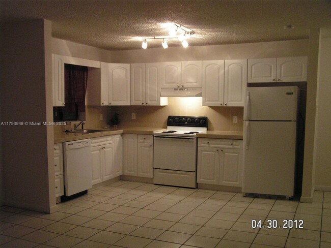 Building Photo - 28155 SW 142nd Ct