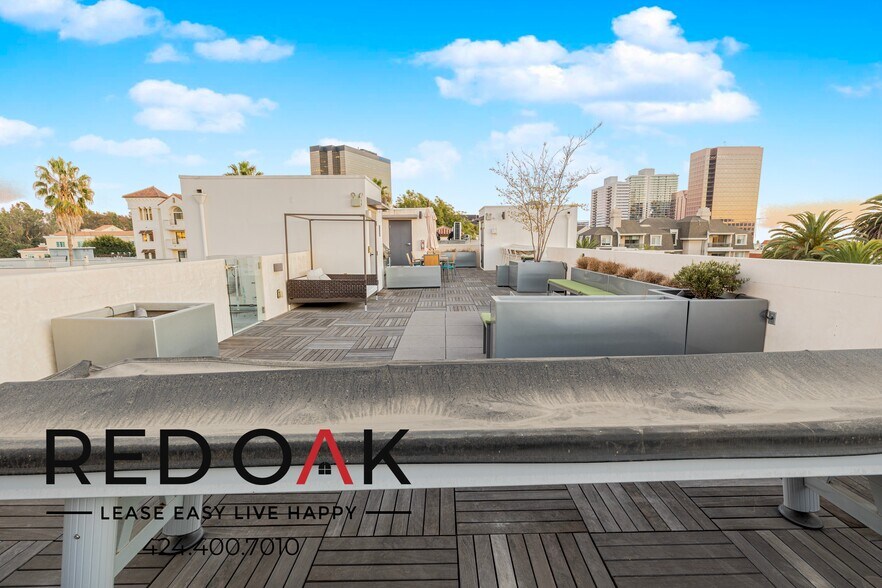 Building Photo - 11649 Mayfield Ave