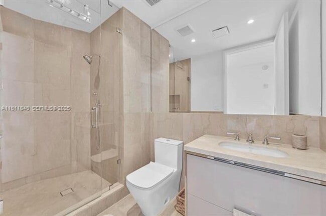 Building Photo - 15701 Collins Ave