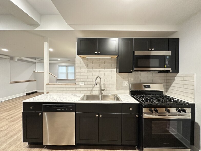 Building Photo - 5008 N Springfield Ave