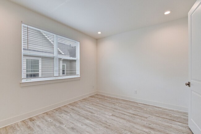 Building Photo - 2539 Judiway St