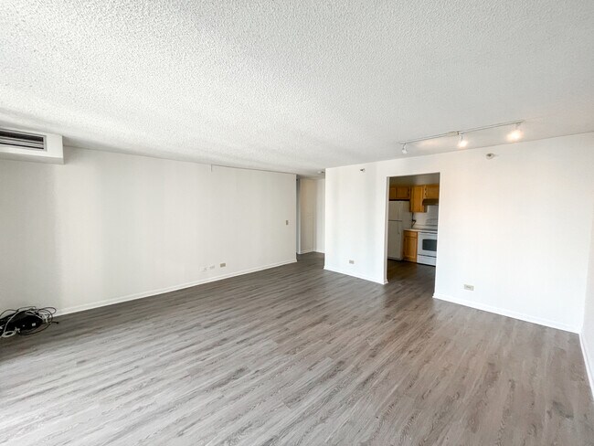 Building Photo - 200 N Dearborn St