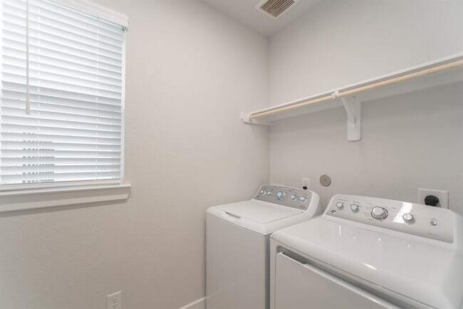 Building Photo - 155 Renodes Garden Ln